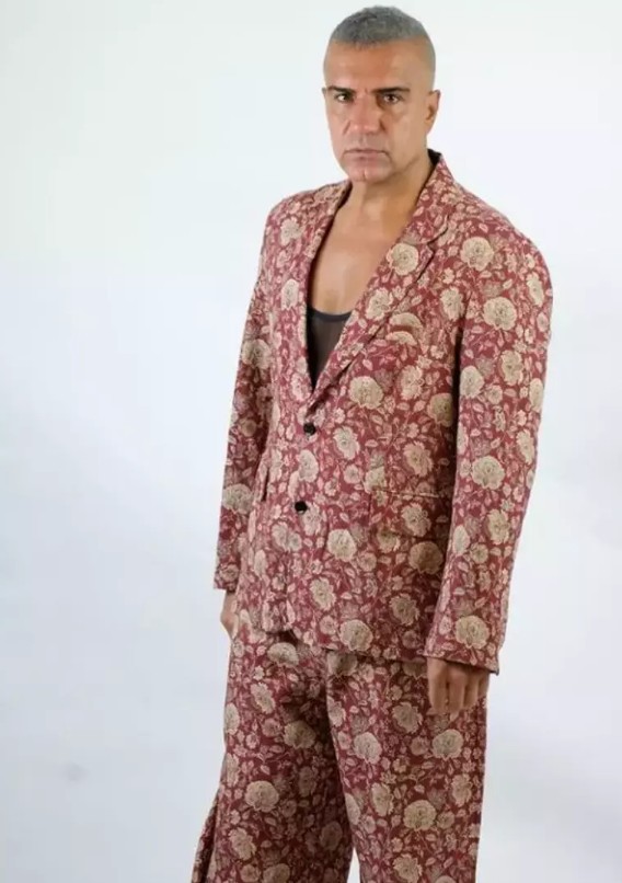 Gül desenli takımı gündem oldu!